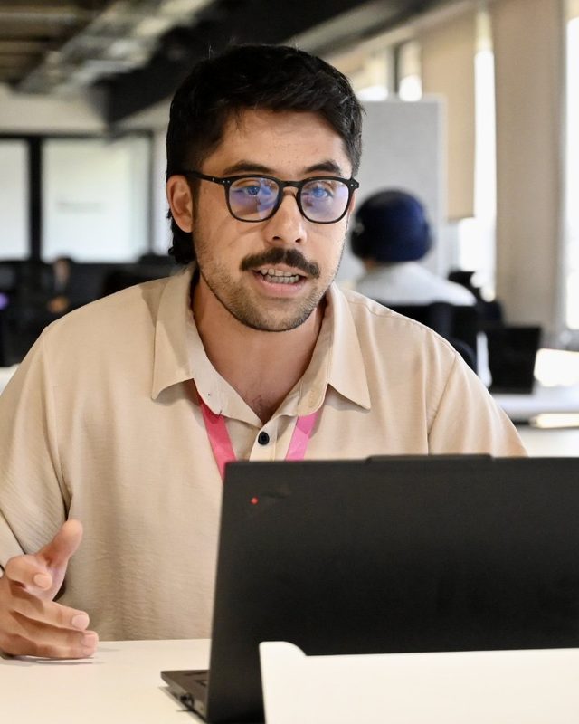Pablo Pérez trabajando